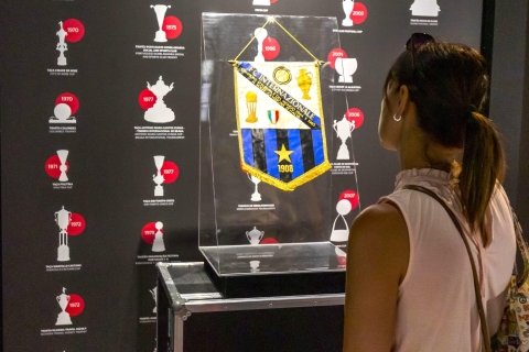 Lizbona: 2-godzinny stadion Luz i zwiedzanie muzeum z przewodnikiemWłochy i Benfica