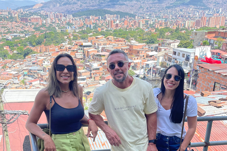 Medellín: Comuna 13 (Graffitour) Discover the Transformation