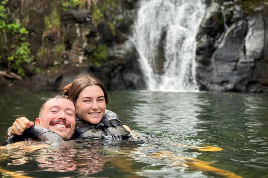 Oahu: Komplette Insel Tour mit Schwimmen im tropischen Wasserfall. Foto: GetYourGuide Oahu: Komplette Insel Tour mit Schwimmen im tropischen Wasserfall. Foto: GetYourGuide