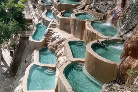 Grutas tolantongo: visita guiada à gruta e à bela cascata