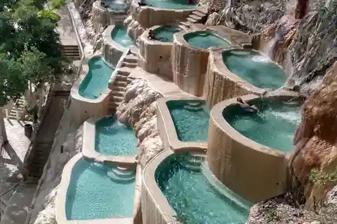 Grutas tolantongo: tour guiado a la gruta cueva y hermosa cascada