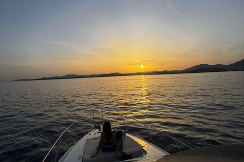 Bodrum: Prywatna wycieczka jachtem o zachodzie słońca w Bodrum 46 ft.Bodrum: Prywatna wycieczka jachtem o zachodzie słońca w Bodrum, 46 stóp.