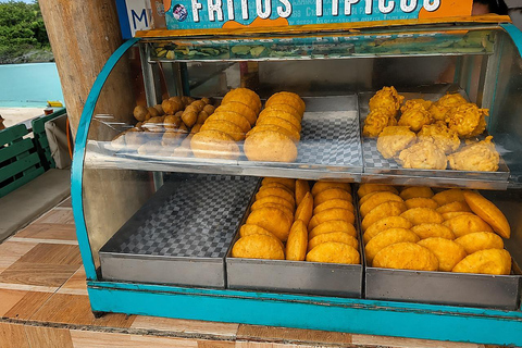 Cartagena: Playa Blanca Barú Day Trip, Lunch & Hotel Pickup