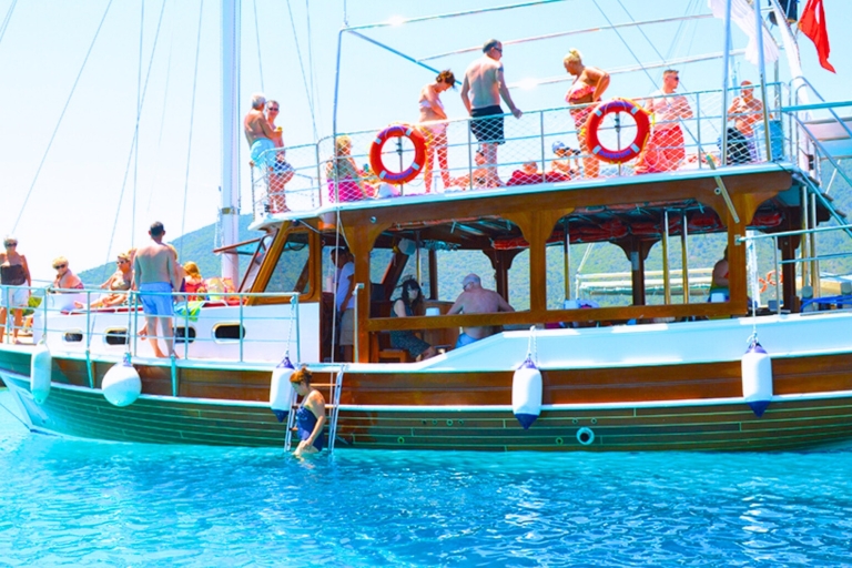 Z Bodrum: wycieczka łodzią na tureckie Malediwy na wyspę Orak i lunchMiejsce spotkania: lokalizacja łodzi