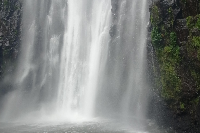 Sources thermales de Chemka, chute d&#039;eau de Materuni, visite du café