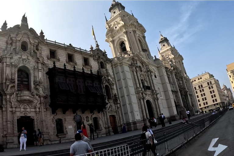 Lima : visite guidée du centre historique en vélo électriqueVisite de Lima : Découvrez le centre historique de Lima à vélo électrique et dégustation culinaire