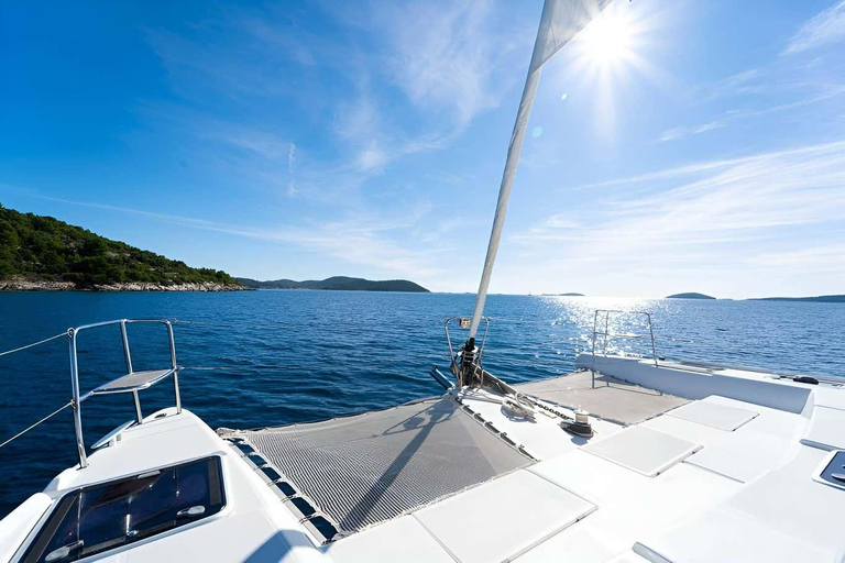 Kota Kinabalu: Catamaran with Drink, Ice Cream or Dessert