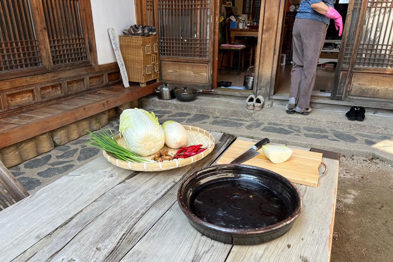 Seoul: Kimchi Cooking Class in Traditional Hanok House Kimchi Cooking Class in Traditional Hanok House