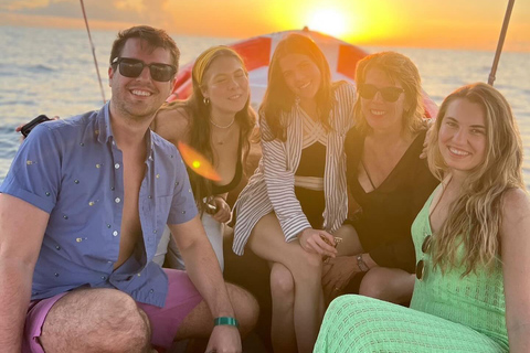 Soufriere: Private Sonnenuntergangs-Kreuzfahrt mit Getränken