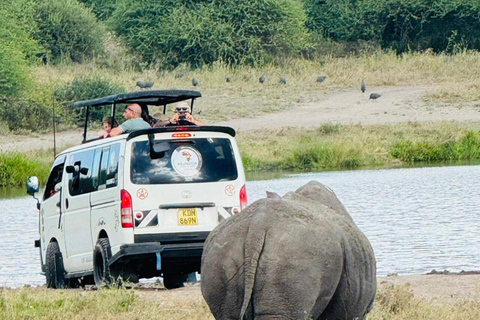 Nairobi National Park Safari Game Drive in a 4x4 Nairobi: National Park 5 Hours Safari in a Shared 4x4 Jeep