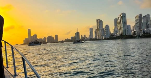 Cartagena: VIP Sunset Yacht Experience in the Bay