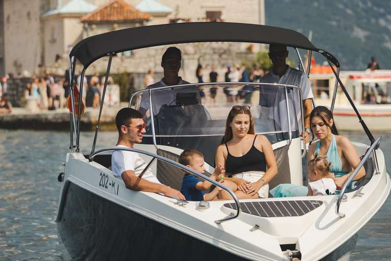 Perast : Visite de la baie de Boka et de la grotte bleue avec boissons gratuites