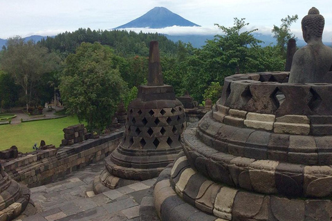 Circuit de 2 jours à Borobudur avec camping et randonnée à MerbabuCircuit de 2 jours à Borobudur avec camping et randonnée au Merbabu