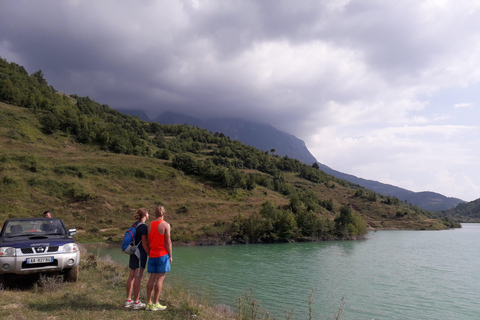 Tagestour von Berat zum Sotira Wasserfall - Wanderung 4x4 Tour