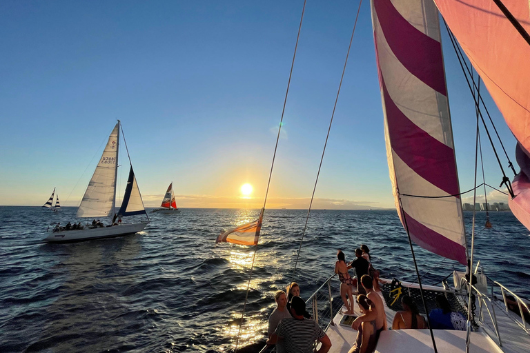 Waikīkī: Sunset Sail Adventure
