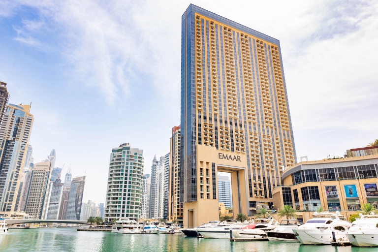 Dubai Coastline Yacht Tour + BBQ or Picnic & Virtual Guide The Dubai Luxury Yacht Tour - 3hr Atlantis Tour + Live BBQ