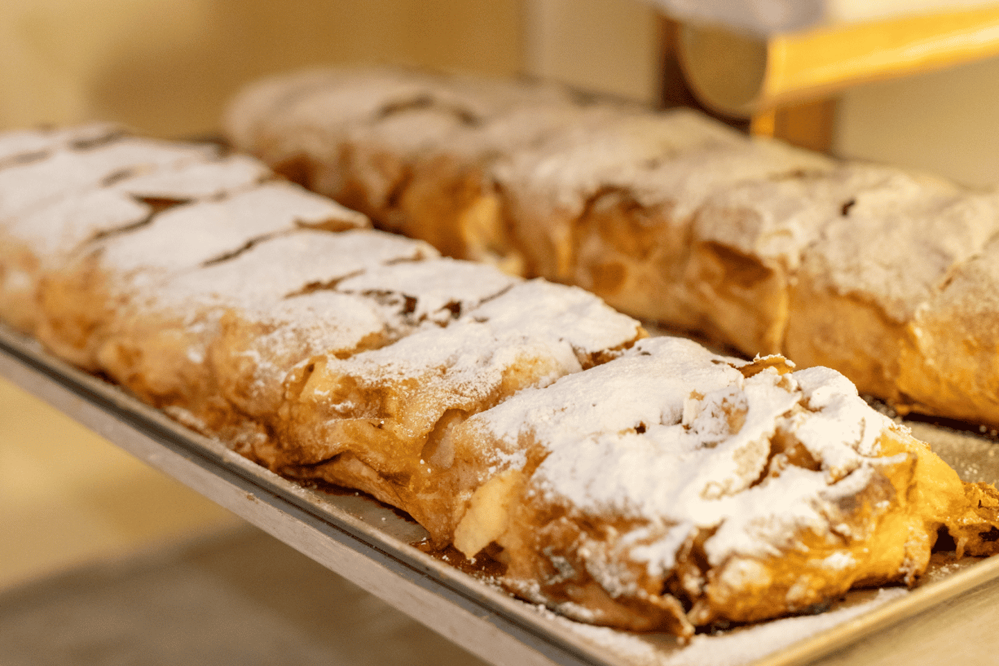 ゲルストナー王宮御用達菓子店でのウィーン料理ディナー