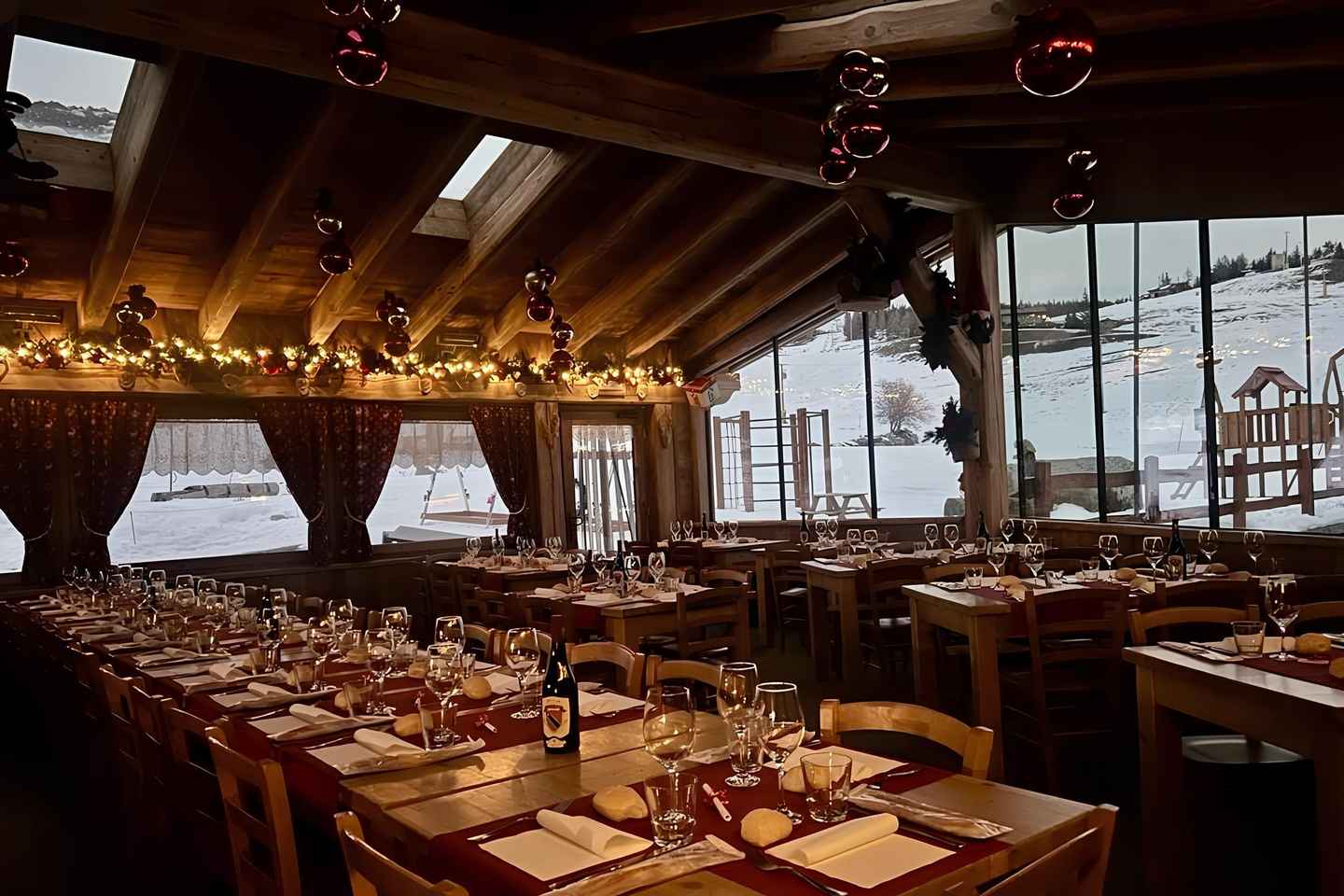 Aosta Valley: Snowmobile Ride and Dinner in Torgnon