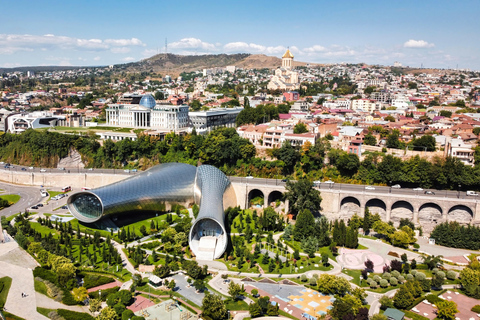 Tbilisi: Tour a piedi dei principali punti di interesse con cibo e vino