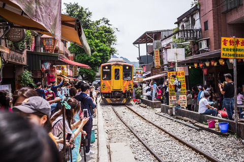 Taipei: Yehliu, Jiufen, Shifen & Golden Waterfall Day Tour