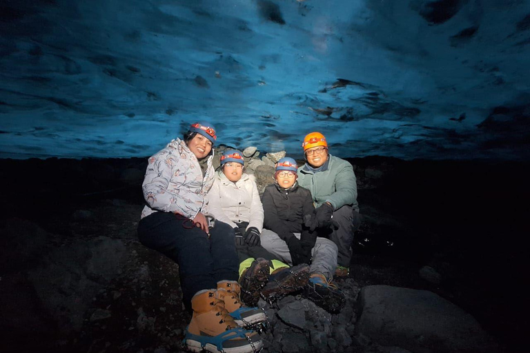Excursion Premium dans la grotte de glace bleue - soupe chaude et boisson chaude incluses.Visite guidée de la grotte de glace bleue Vatnajökull Premium