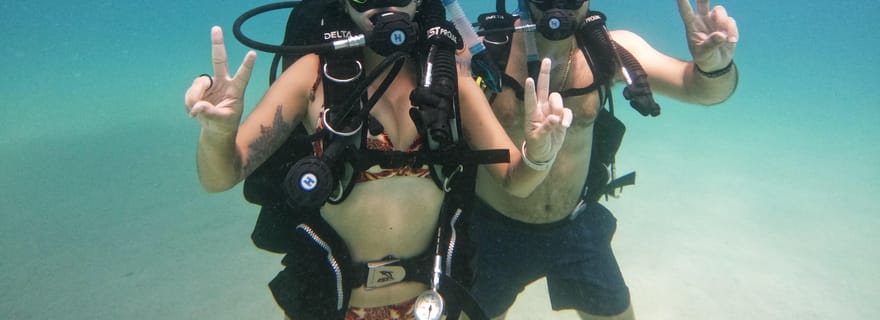 Au départ d'Abu Dhabi : Plongée sous-marine et plongée avec masque et tuba avec barbecue, transfert