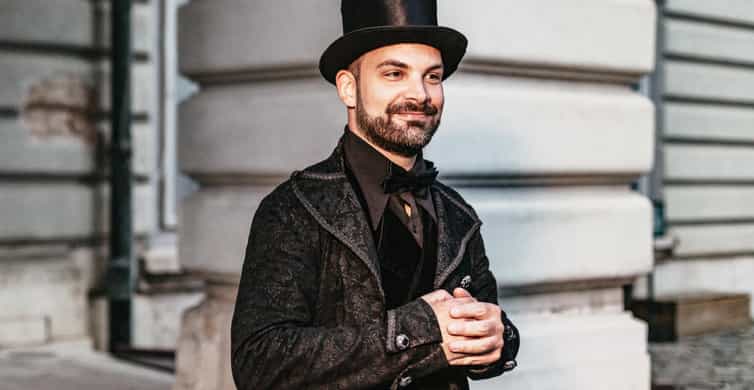 Budapest: Buda Castle District Vampires and Myths Night Tour photo 10