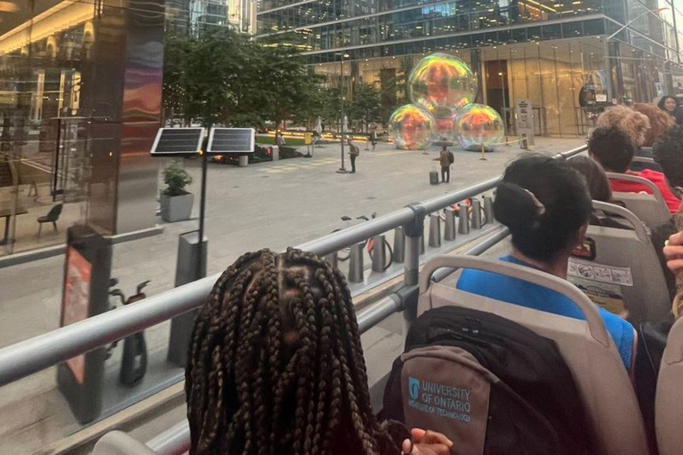 Toronto: City Sightseeing rondleiding met gids per bus in de avond