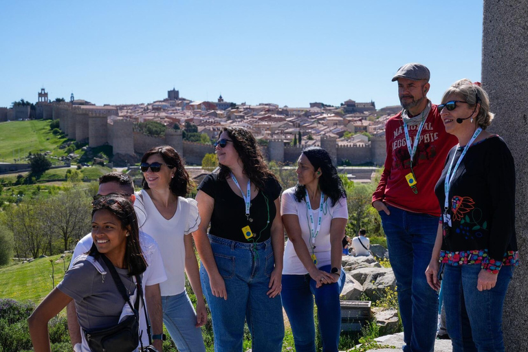 Madrid: Ávila con Murallas y Segovia con AlcázarÁvila y Segovia con monumentos Inglés Preferido