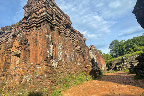 Hoi An: My Son ruïnes; bus-boot-culturele show-lunch-gids