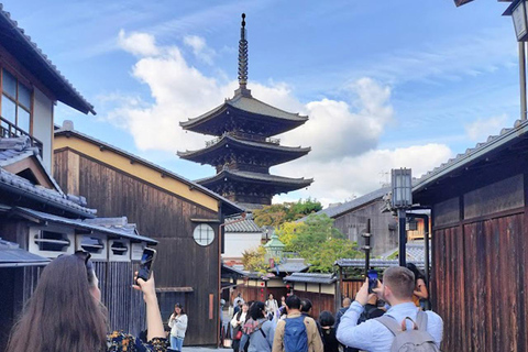 Kyoto: private and customized tour (walking/public transportation)4 hr guided tour