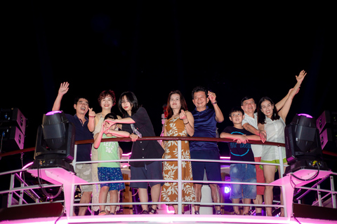 Da Nang: Han River Dinner Cruise with Private Table Options Upper-Deck Dinner — River & City Views