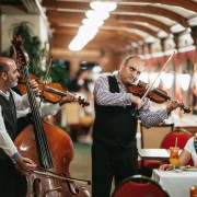 Budapest: Crociera sul Danubio con cena ungherese e musica dal vivo