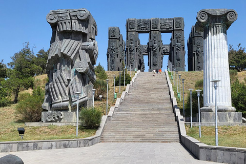 Tbilisi: Kakheti Wine, Bread, & Sighnaghi Day Trip