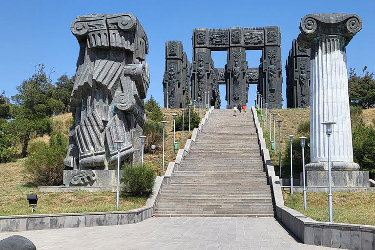 Tbilisi: Kakheti Wine, Bread, & Sighnaghi Day Trip