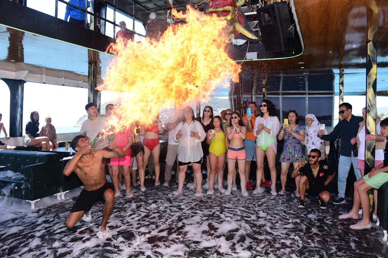 Alanya: Pirate Boat Trip with Lunch, Drinks, and Foam Party 1-Hour Boat Tour