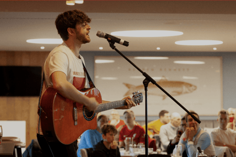 Liverpool: Tour gastronômico com comida e bebida em Anfield Experience