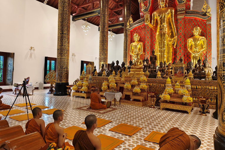 Old Chiangmai city & temples walking tour: (3 hours/1.7 km.)