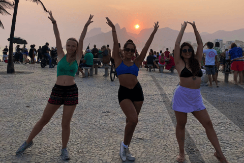 Sambales op het strand met een professionele danseres