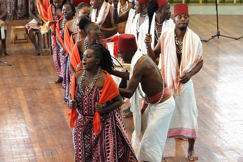 Nairobi: Giraffes, Karen Blixen & Cultural Rhythms