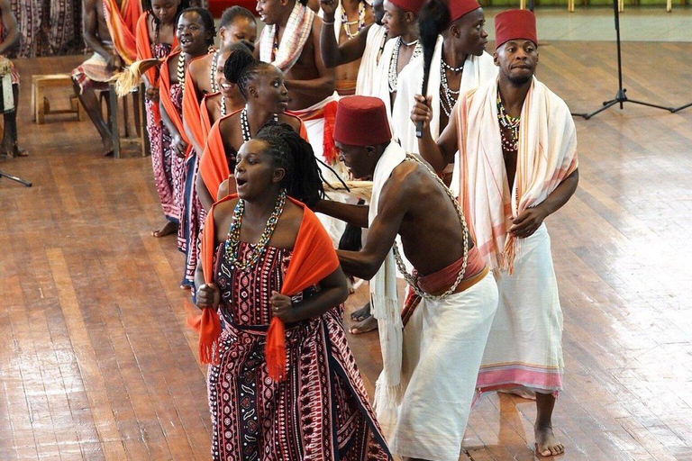 Nairobi: Giraffes, Karen Blixen & Cultural Rhythms