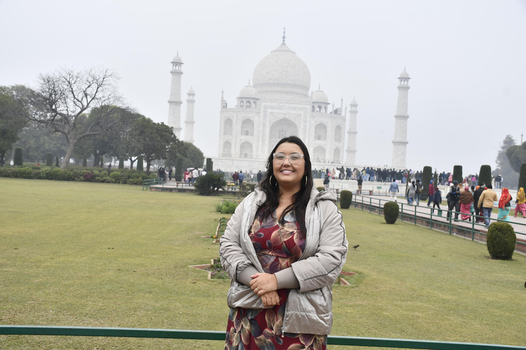 Vanuit Delhi: Taj Mahal Sunrise, Agra Fort en Baby Taj TourVanuit Delhi: auto, chauffeur, gids, toegangskaarten en maaltijden