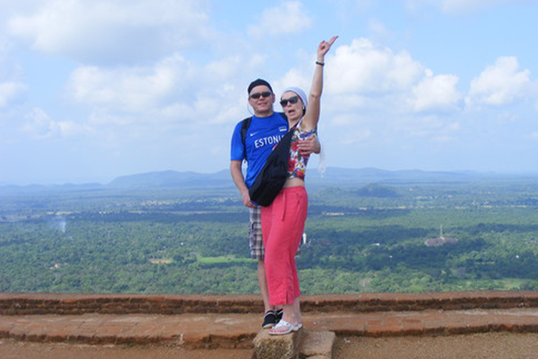 Sri Lanka: 8-Days Tour from the Airport with Private Guide 8 Days Tour with Flat Roof Van