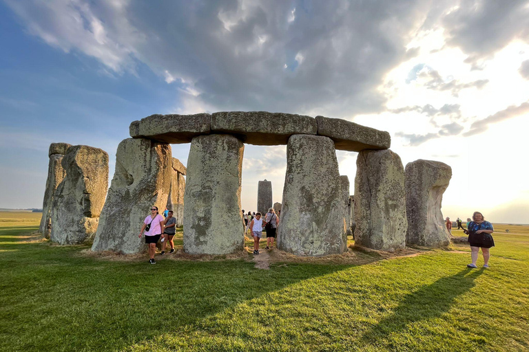 Stonehenge Private Sunset Tour with Lacock and BathStonehenge Private Sunset Tour Plus Lacock and Bath