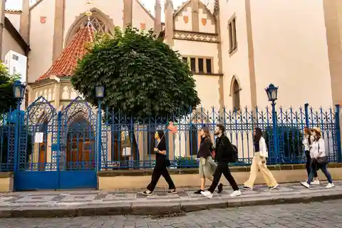 Binnen in Joods Praag: Een reis door de tijd