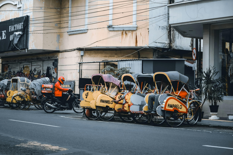 Yogyakarta: Surakarta Guided Day Trip by Light Rail Transit