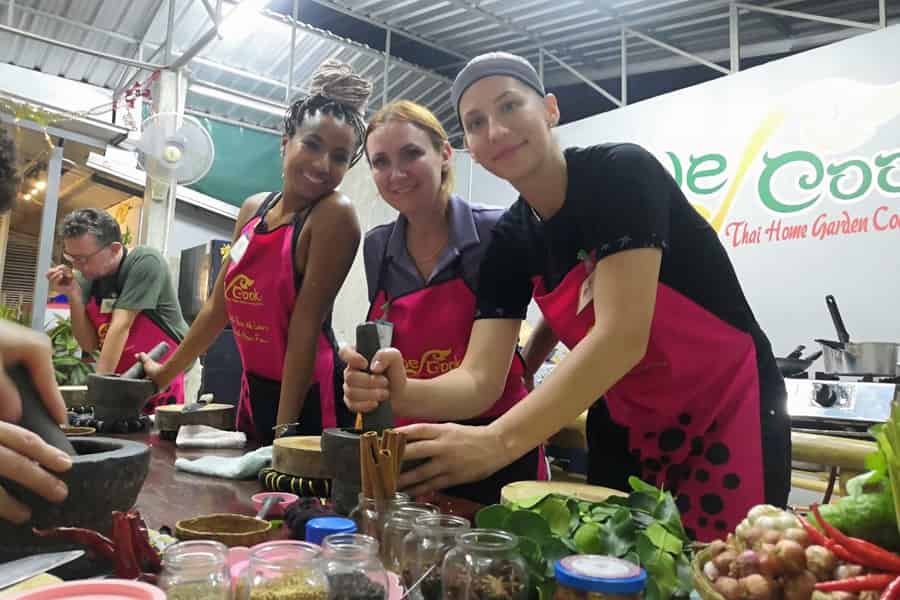 Wir kochen thailändisch Hausgarten Kochschule. Foto: GetYourGuide Wir kochen thailändisch Hausgarten Kochschule. Foto: GetYourGuide