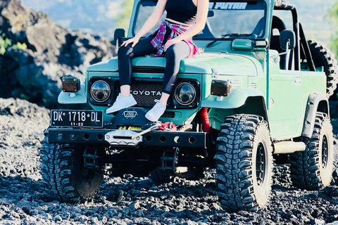 Bali: Alba del monte Batur e tour in jeep della lava nera con colazioneTour in jeep tutto incluso con servizio di prelievo e rientro