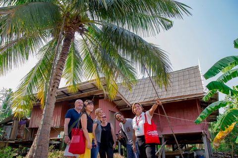 Bangkok: Railway Market and Floating Market Private Tour Bangkok: Railway Market and Floating Market Small-Group Tour