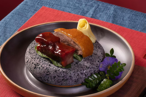 Guangzhou: Silk Road Show with Dinner & Costume Rental SVIP Seat Only Meal